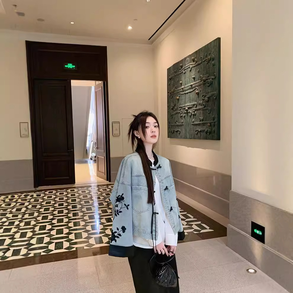 Picture of Blue New Chinese Embroidered Denim Coat Women's Short 2024 Spring and Autumn New Korean Style Small Design Top