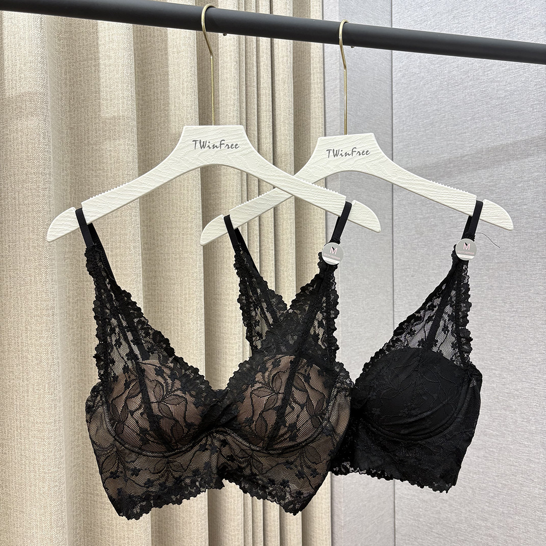 Picture of French fairy V-neck lace underwear women's elegant and light back wrap chest gathering thin breathable sexy bras