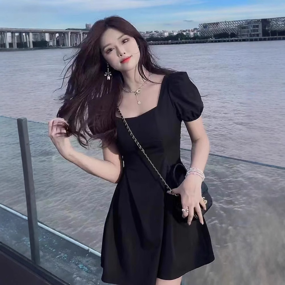 2024 Summer High-grade Hepburn Little Black Dress New French Style Retro Square Collar Puff Sleeve Waisted Sweet and Spicy dress