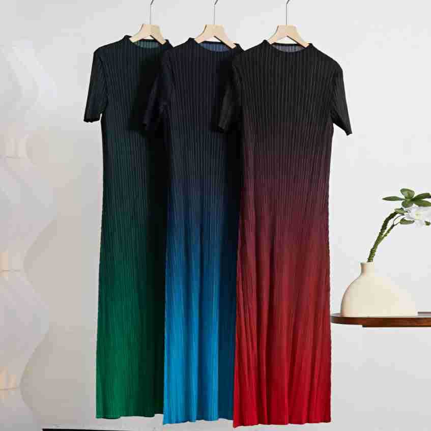 2023 Summer Gradient Fashion Dress Slim-Fit Slimming All-Match Half-High Neck Short-Sleeved Straight Skirt Miyake Folded
