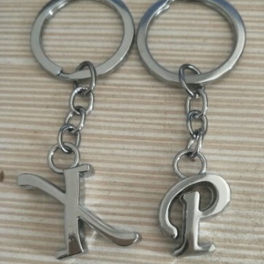 Cross-border in stock wholesale new color metal key chain alloy letter key ring simple small gift jewelry