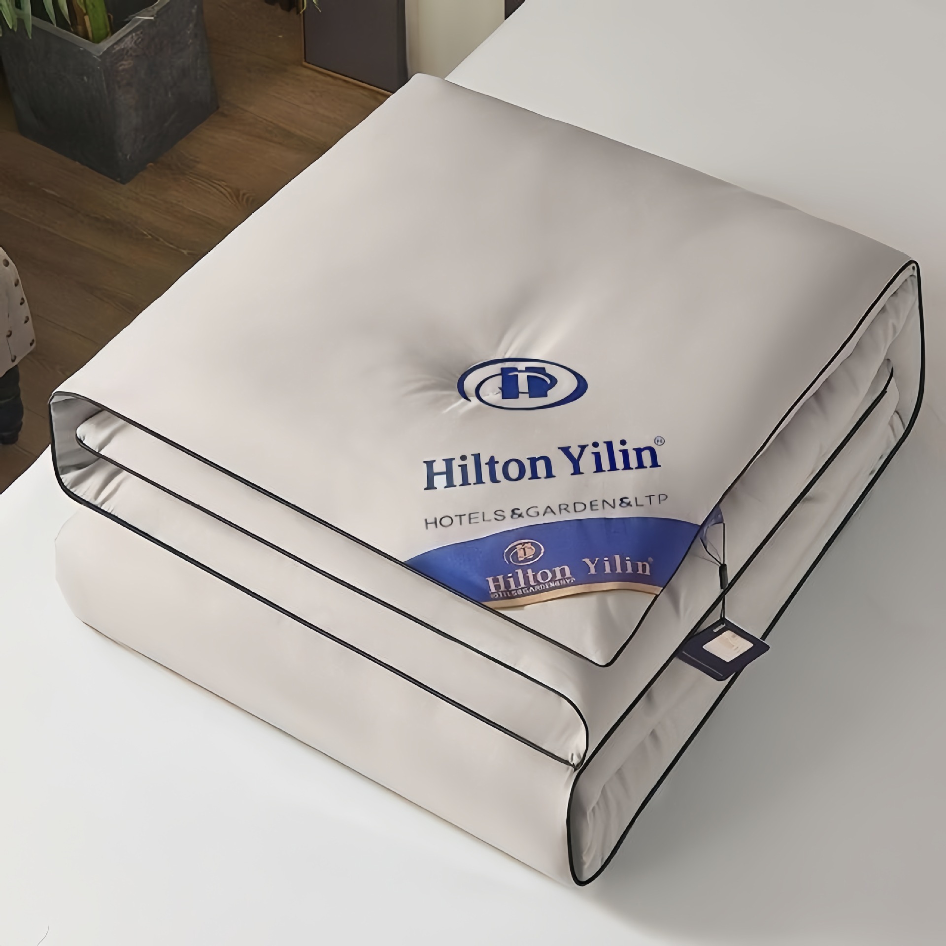 Picture of Hilton Doubletree Silk Cotton Quilt Hotel Feather Velvet Spring, Autumn and Winter Quilt Core Can Be Used in All Seasons, Same Style as Hotel Quilt