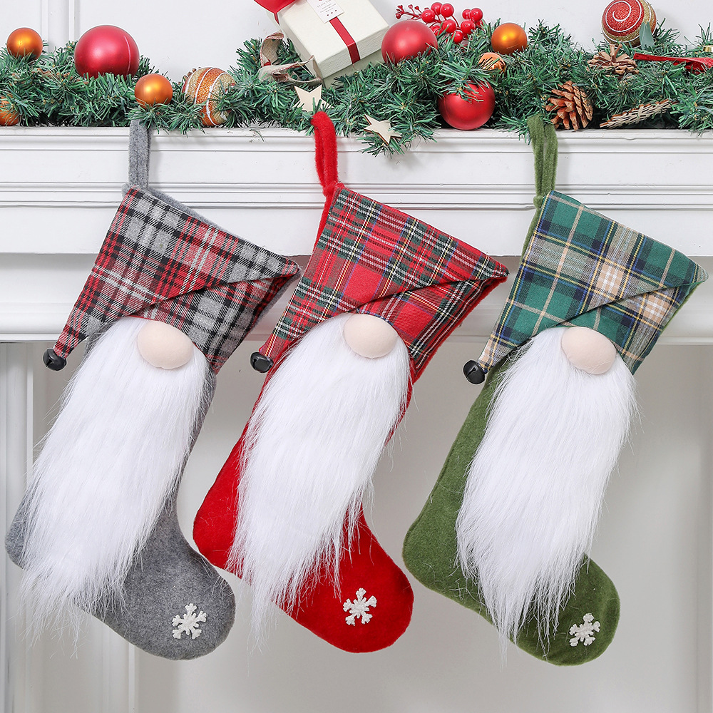 Cross-border new Christmas decoration children's candy gift bag Christmas tree pendant faceless doll Bell plaid socks