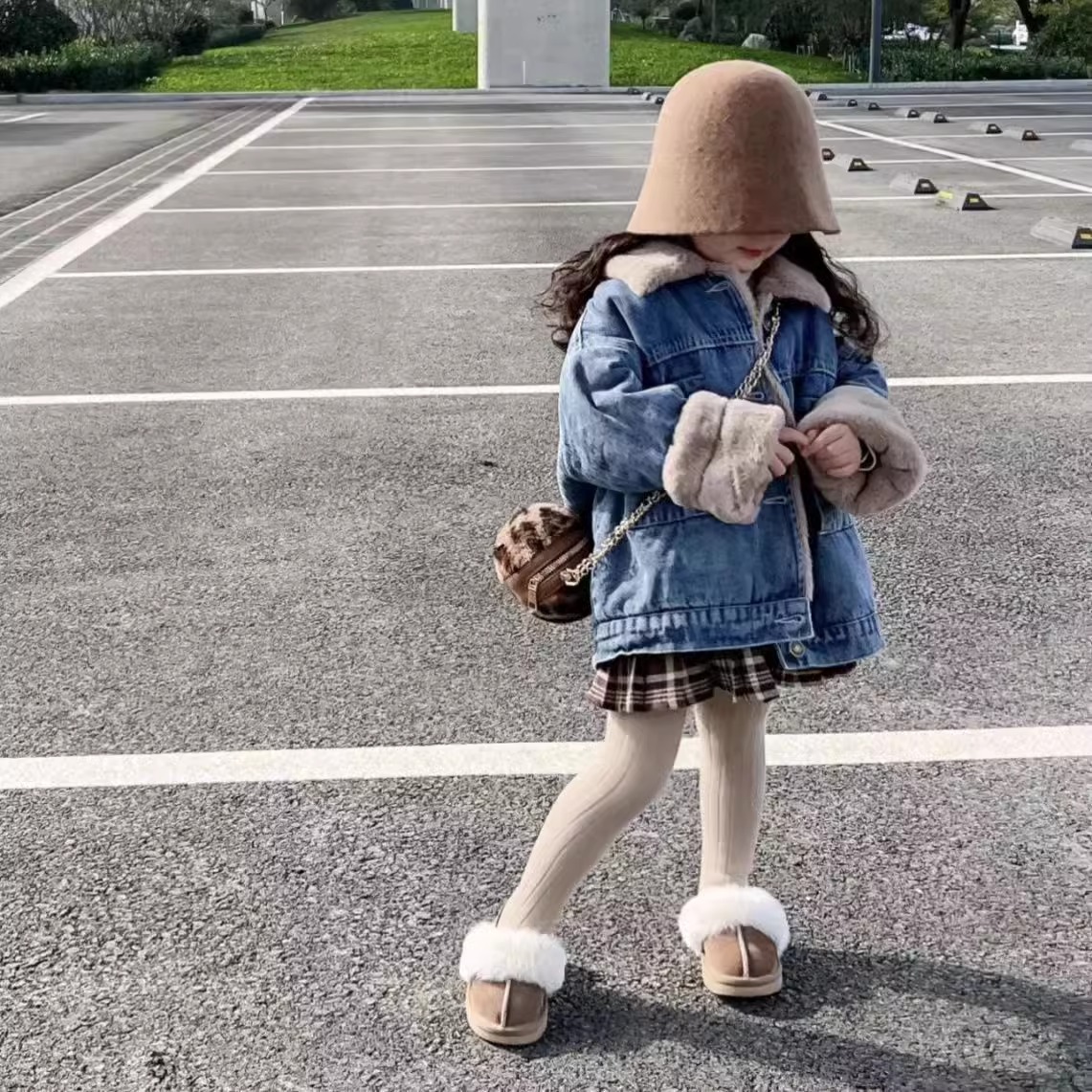 Picture of Children's Korean-style Denim coat 2023 Winter new baby girls' lapel mid-length thickened warm fashionable top