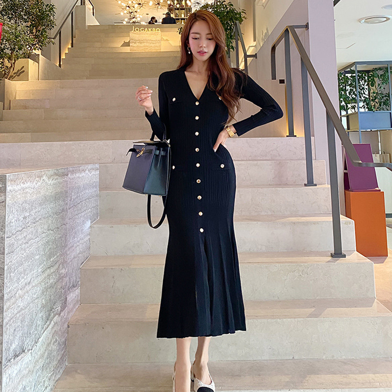 Dress Women's 2025 Autumn New Socialite V-Neck Slim Single-Breasted Sweater Hip-Covering Bottoming Knitted Long Skirt