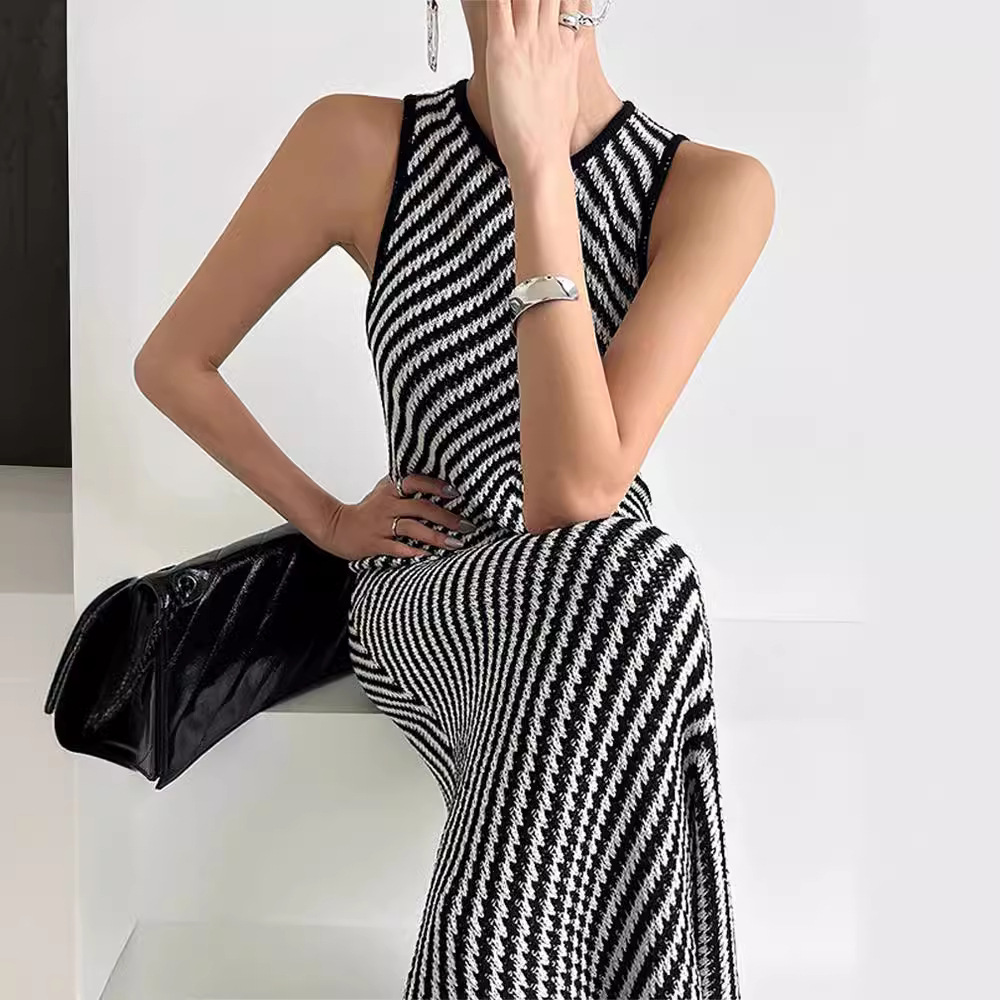 Korean Chic Summer High-end Round Neck Stripe Contrast Color Stitching Bag Hip Slim-fit Slimming Sleeveless Knit Dress