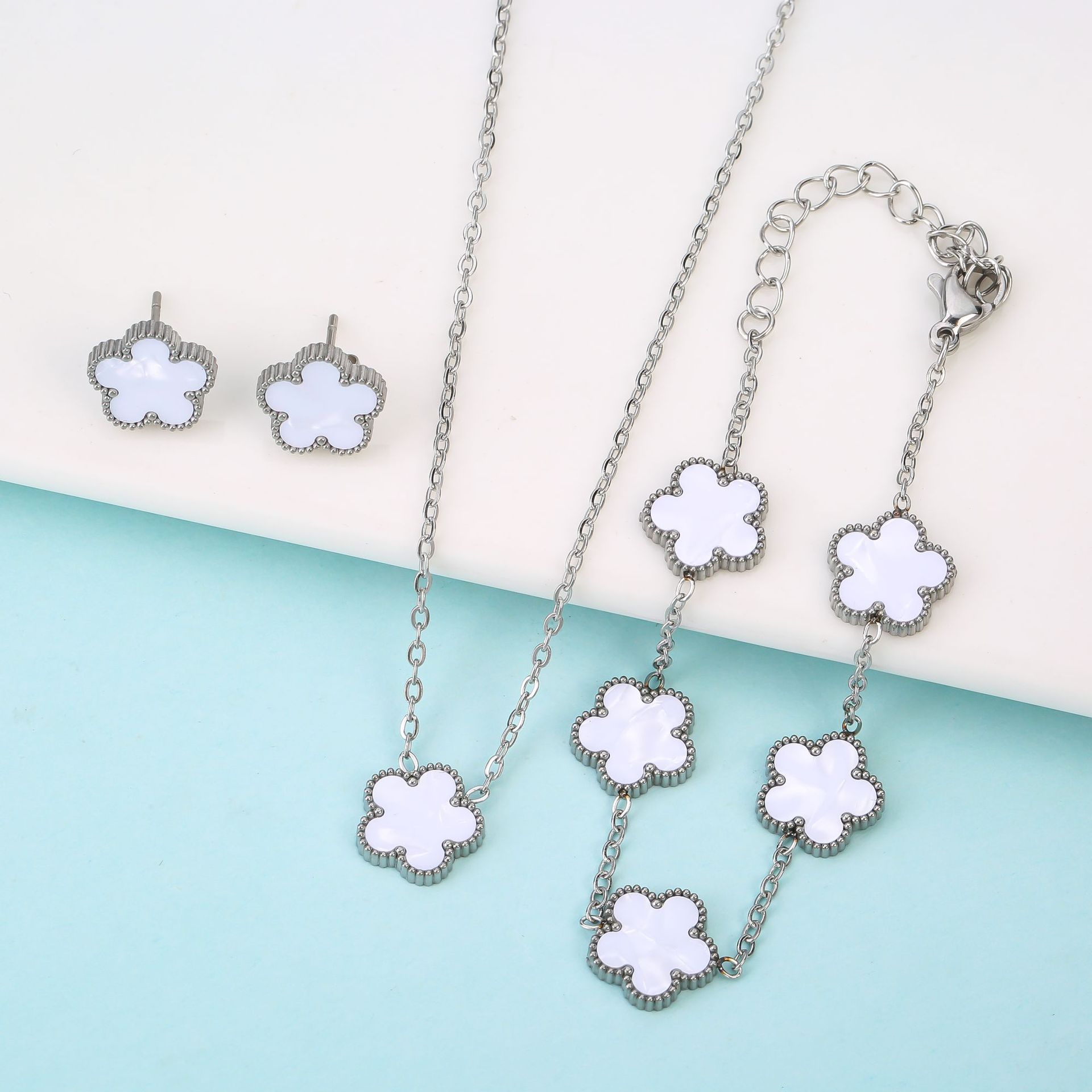 silver steel new plum blossom lucky grass five-leaf flower jewelry suit stainless steel cross-border Korean version of the explosion simple batch