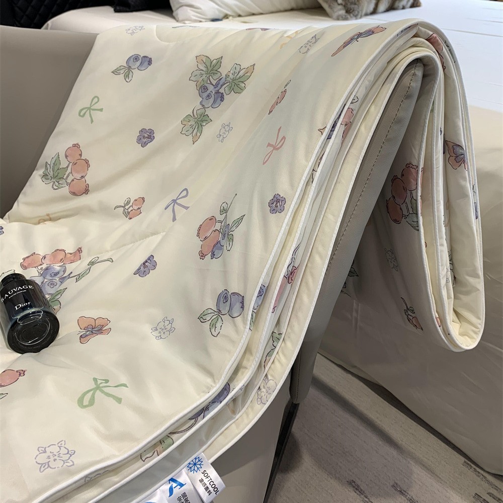 Class a Infant and Toddler Machine Washable Cooling Summer Quilt, Single/Double Air-Conditioned Thin Quilt, Cartoon Solid Color Print for Summer