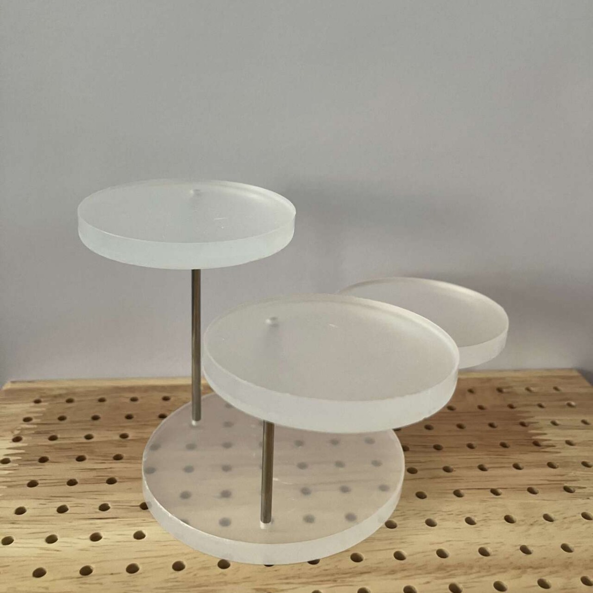Picture of Acrylic round seat ring jewelry display stand small accessories jewelry tray desktop finishing storage display stand