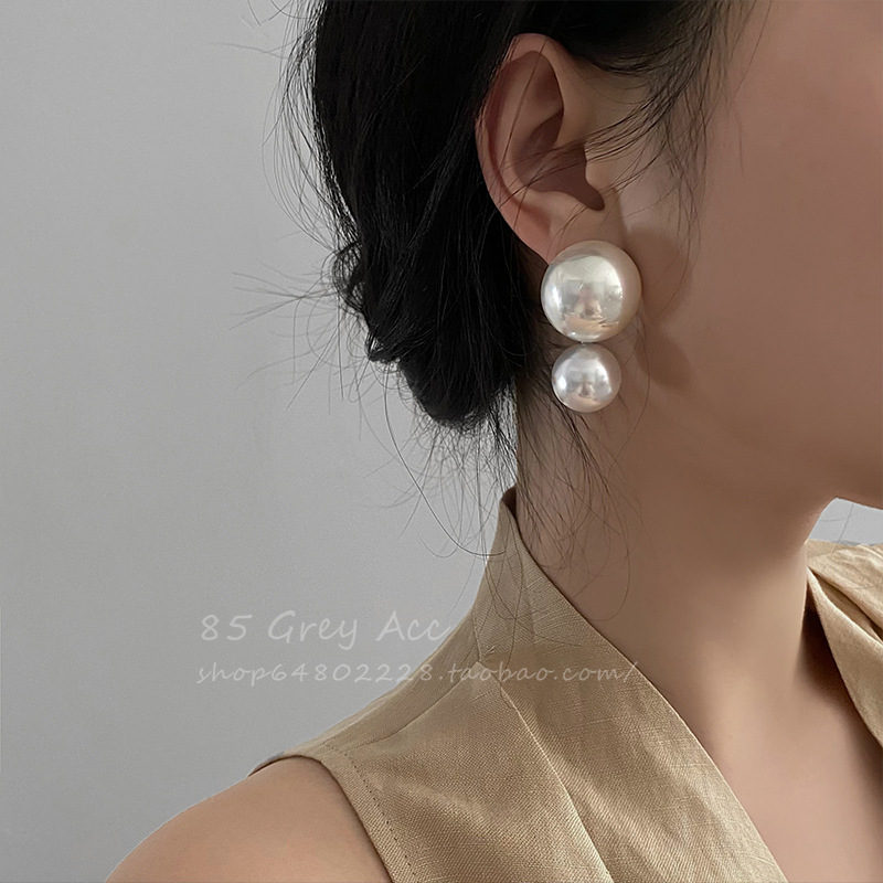 Elegant pearl earrings exaggerated earrings for women 2022 new trendy retro light luxury niche design high-end earrings