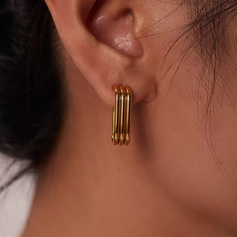 European and American INS Wind Net Red Titanium Steel Earrings 18k Gold Double Line Three Line C- shaped Earrings Light Luxury High-end Ear Studs Earrings