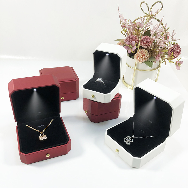 Octagonal LED light box pu leather jewelry box jewelry box ring box necklace pendant box jewelry storage box wholesale