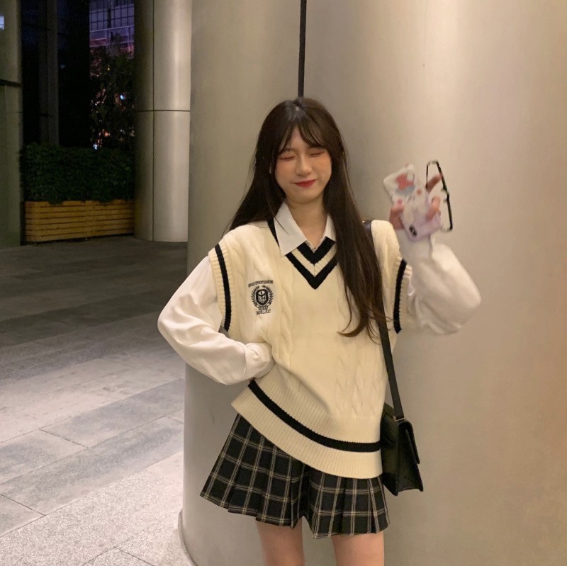 Picture of College Style Knitwear for Women Spring & Fall 2024 New Design Niche Knitwear Vest Vest Loose Outer Top