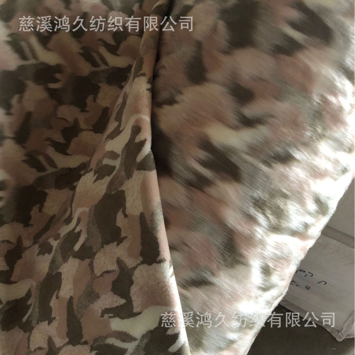 Ready Stock Supply of High-Quality Plush Three-Color Jacquard Plush Fabric for Women's Clothing, Pillows, Cushions, Plush Fabric in Modern Style
