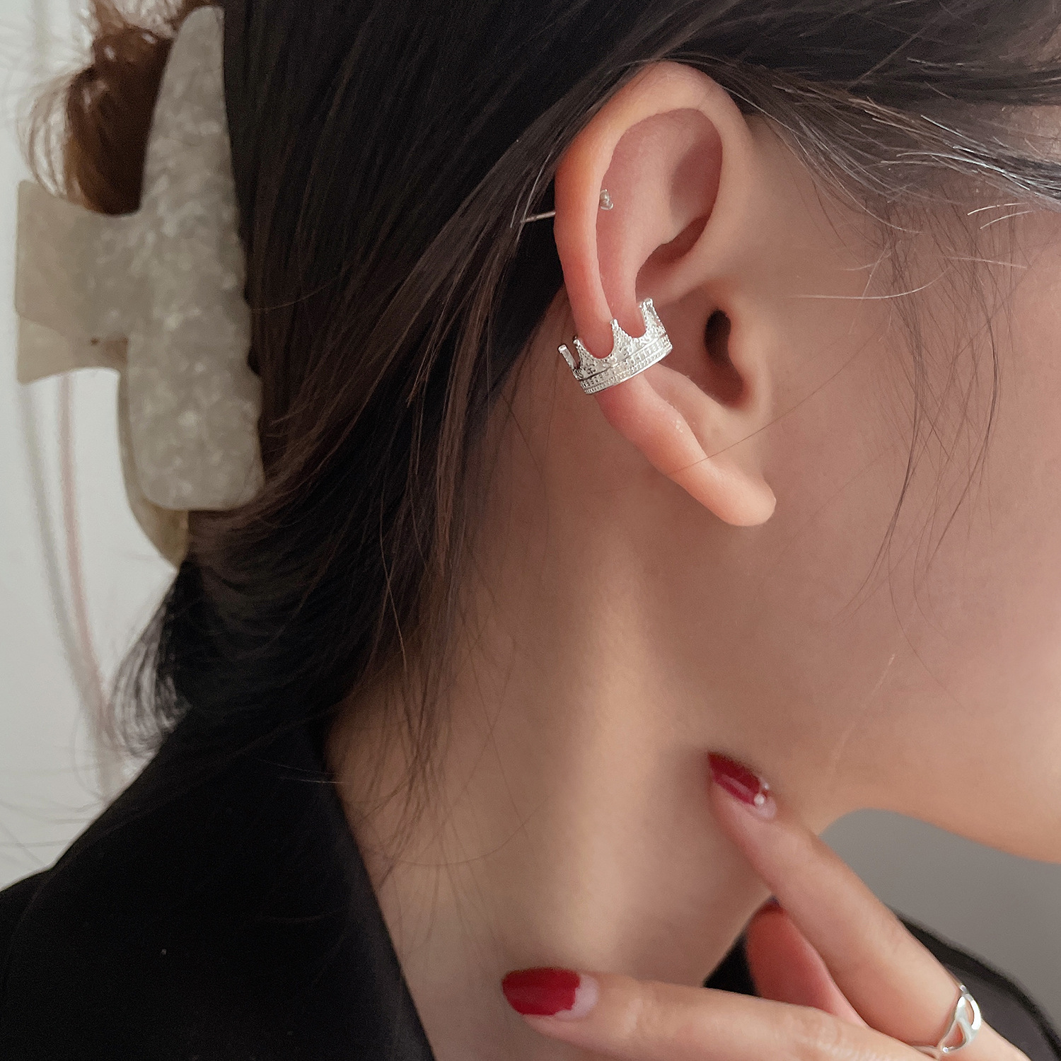 Original Single Crown Ear Clip for Women Without Pierced Ears, High-End Niche Ear Bone Clip, Simple 2022 New Trend