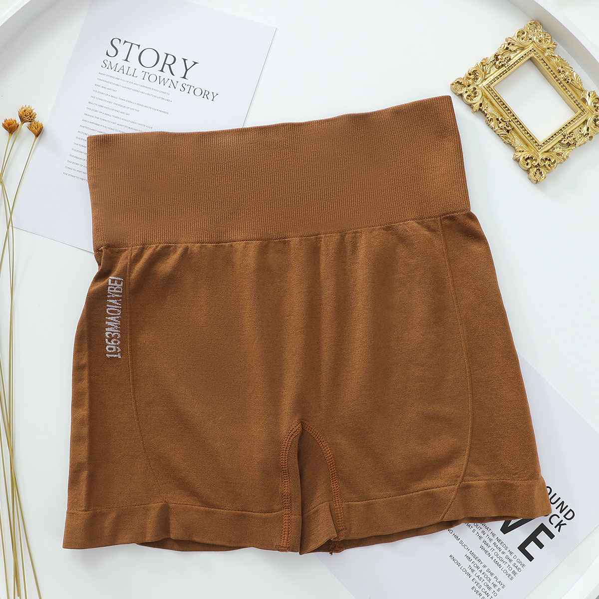 Picture of Peach Hip High Waist Fitness Shorts for Women New Quick-Drying Sports Elastic Breathable Yoga Running Pants Factory Direct Sale