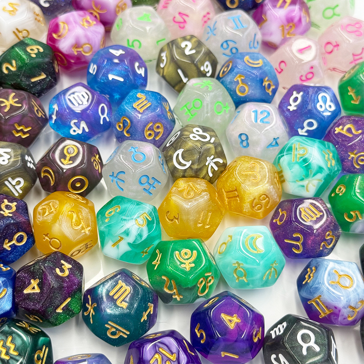 Picture of 12-sided two-color star symbol DICE twelve-sided constellation DICE D12 game Lucky Star throw sieve DICE
