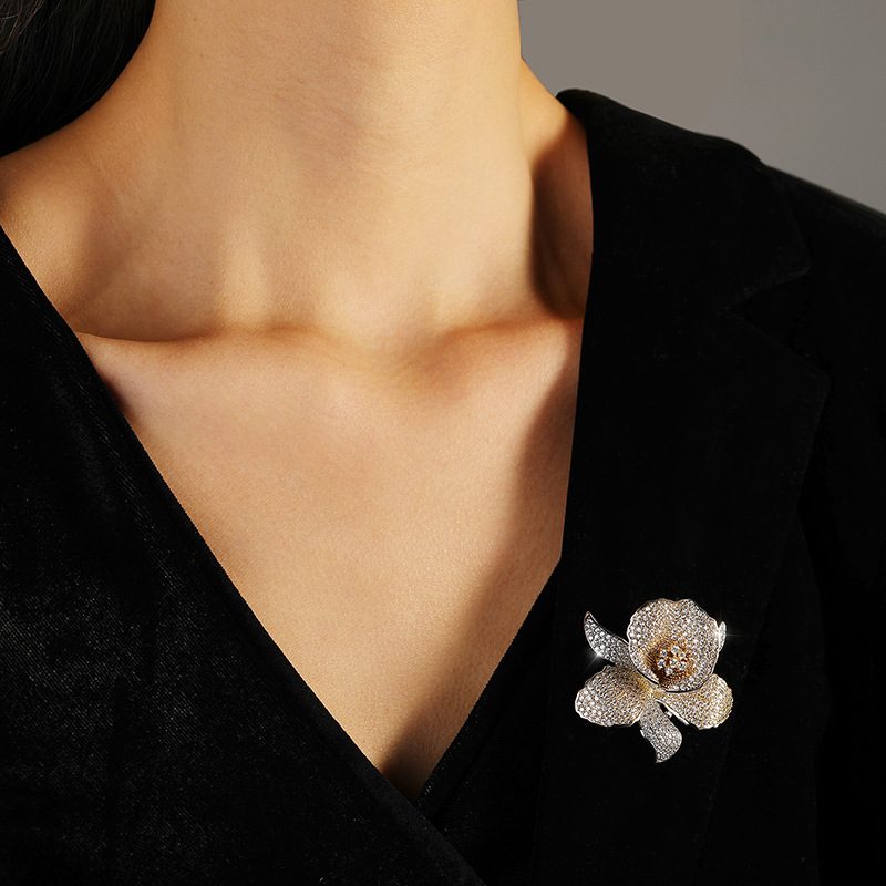 Picture of Deli Snow Paris Jewelry Show Heavy Industry Gradient Gem Design Peony Flower Brooch Luxury Coat Pin Buckle