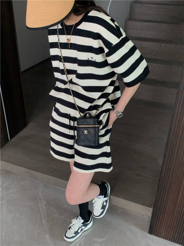 Picture of Large Size Fashionable Striped Embroidered Short-sleeved Top Two-piece Set Women's Casual Loose Slimming High Waist Wide-leg Shorts Set