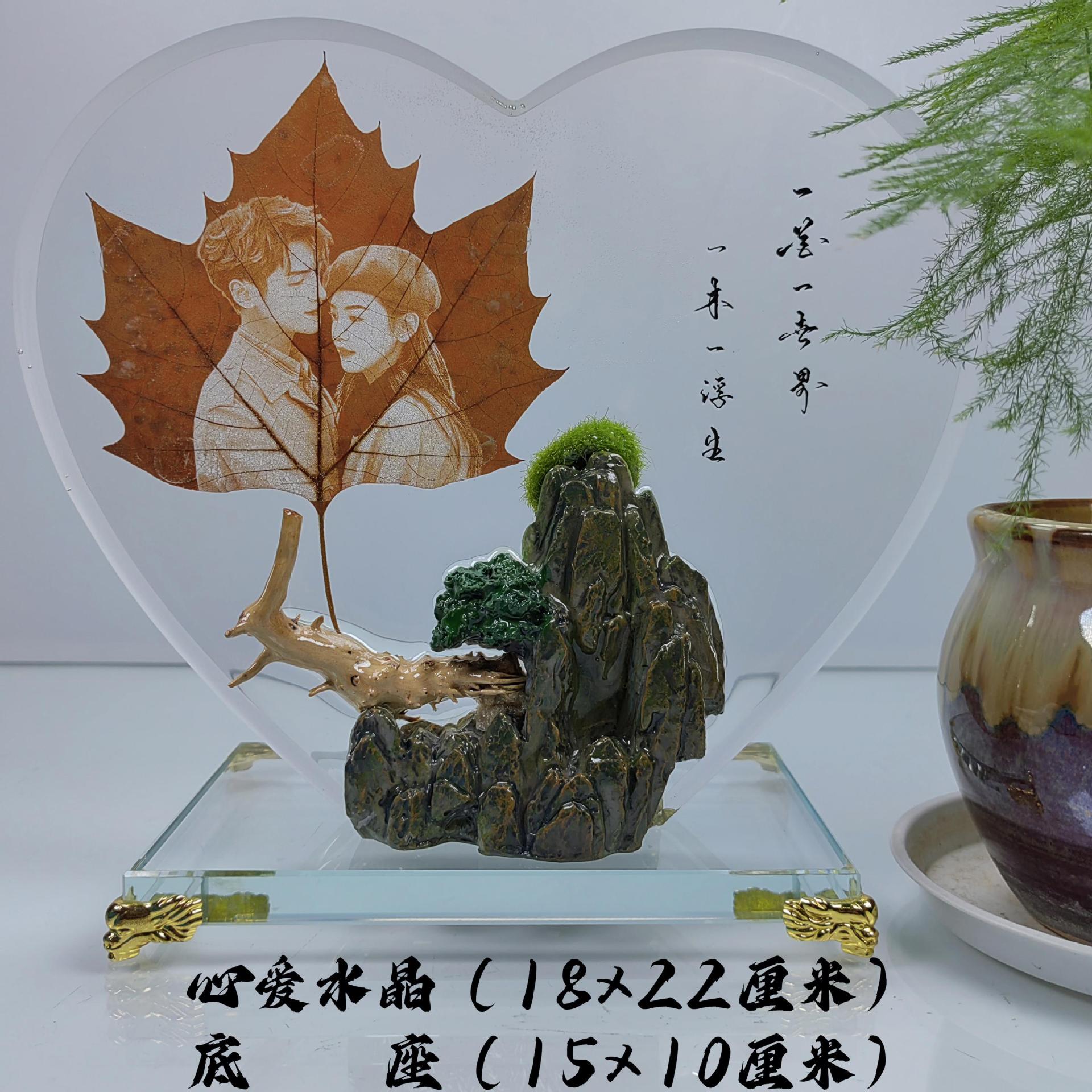 Picture of Leaf carving photos set to send girlfriends girl photos leaves wedding anniversary diy leaf carving birthday gift