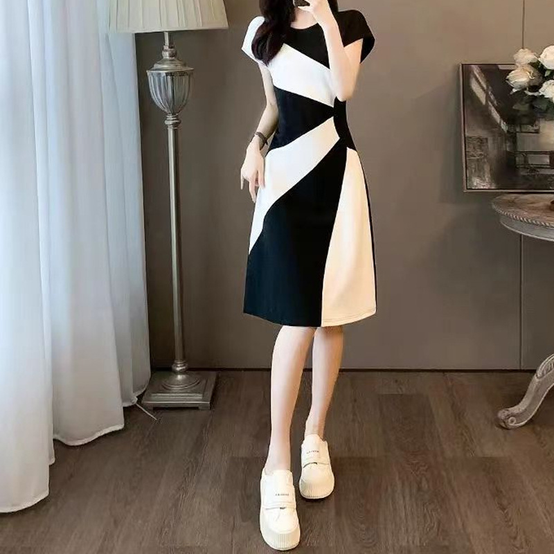 Retro Black and White Splicing Dress 2025 Women's Summer New Style Simple Elegant Waist Slimming Look Skirt Trendy Wholesale