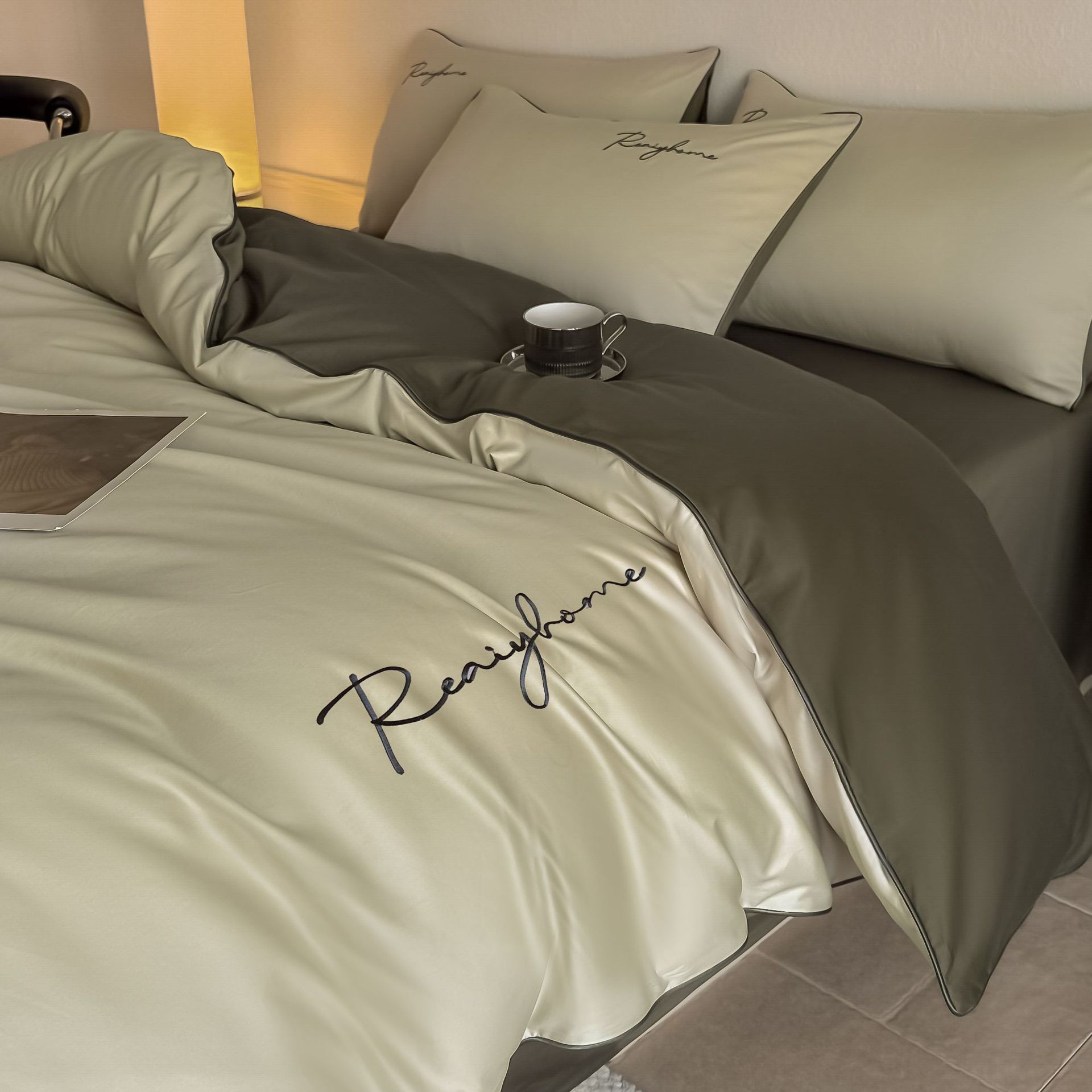 Picture of 60 Xinjiang long-staple cotton four-piece cotton bed sheet bed hat light luxury embroidery dormitory three-piece cotton bedding s