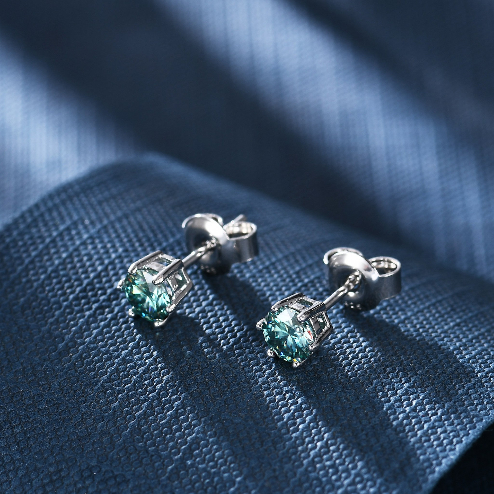 Picture of Source manufacturer S925 silver classic round green moissanite earring female Mori all-match diamond earring set decoration