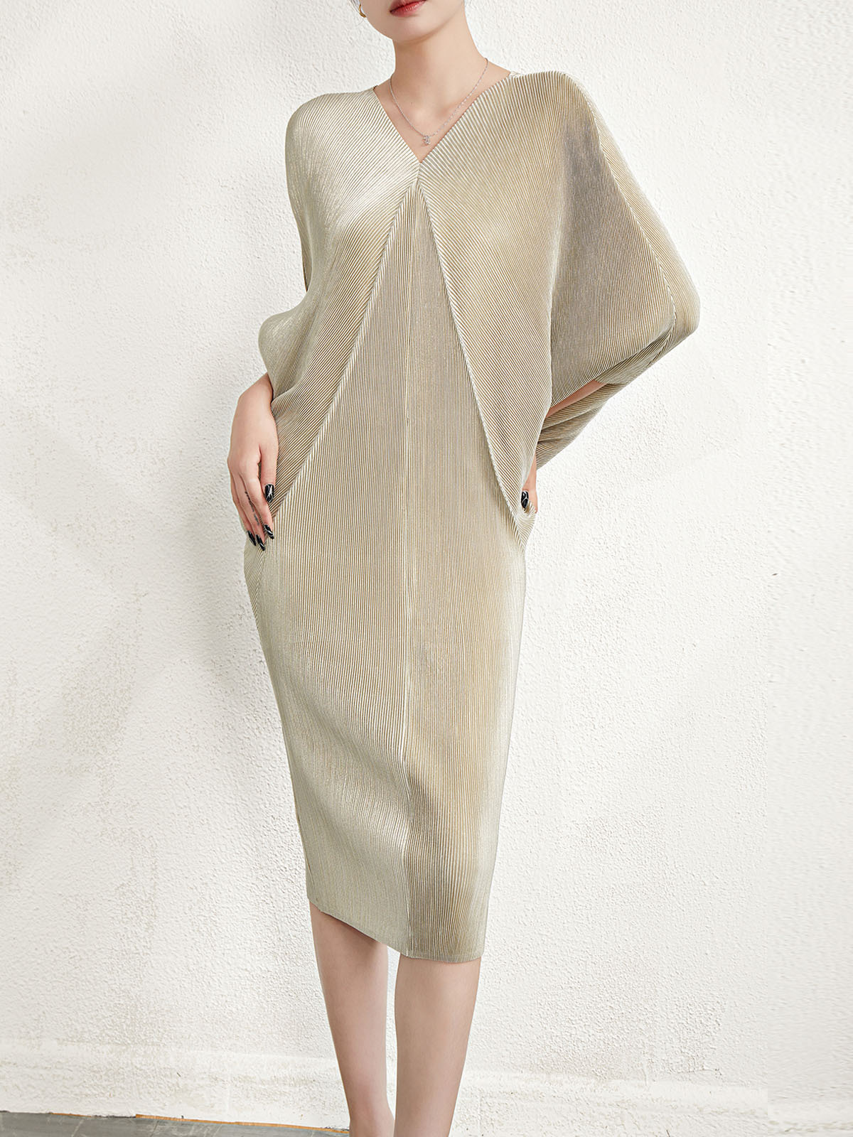 Picture of Cross-Border Large Size V Neck Dress Women's New European and American Dress Fat mm High-End Pleated Belly-Covering Slimming Look Long Skirt