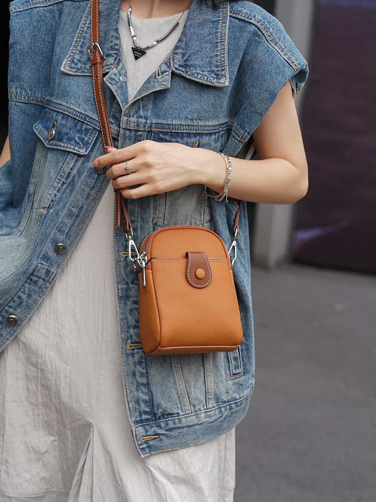 Picture of Popular Genuine Leather Mobile Phone Bag Women's 2024 New Soft Leather Crossbody Bag All-match Single-shoulder Women's Bag Mini Cowhide Small Bag