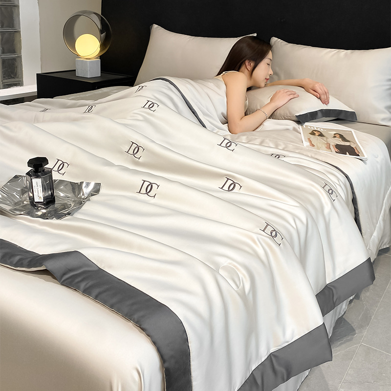 Picture of Cool Silk Summer Cool Quilt Four-Piece Set Non-Silk Tencel Gift Summer Quilt Three-Piece Dormitory Thin Summer Air-Conditioned Quilt