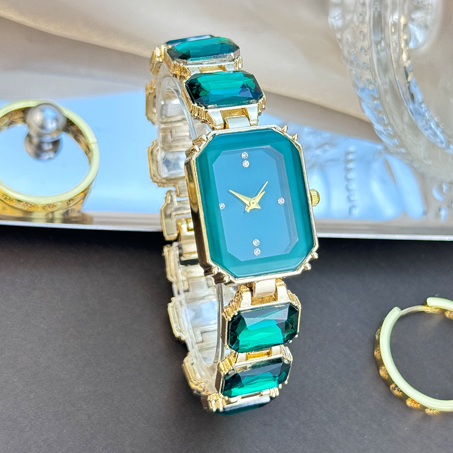 Cross-border Hot Selling European and American Super Large Sparkling Rhinestone Fashion Stained Glass Ladies and Ladies Style Diamond Quartz Watch