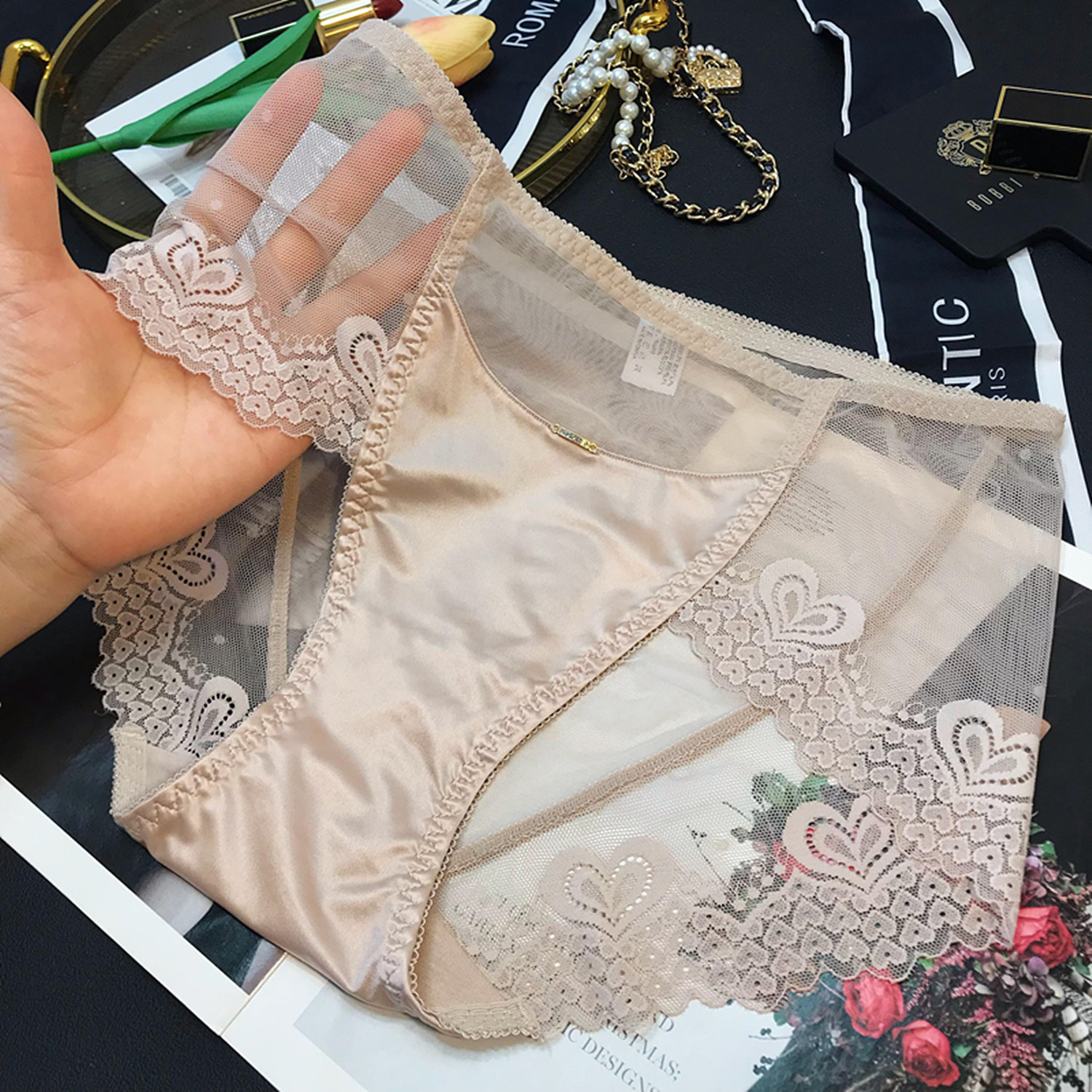 High Waist High-quality Sexy Underwear Women's Lace Skin-friendly Breathable Mesh Transparent Hip Traceless Briefs Women's Cotton Crotch