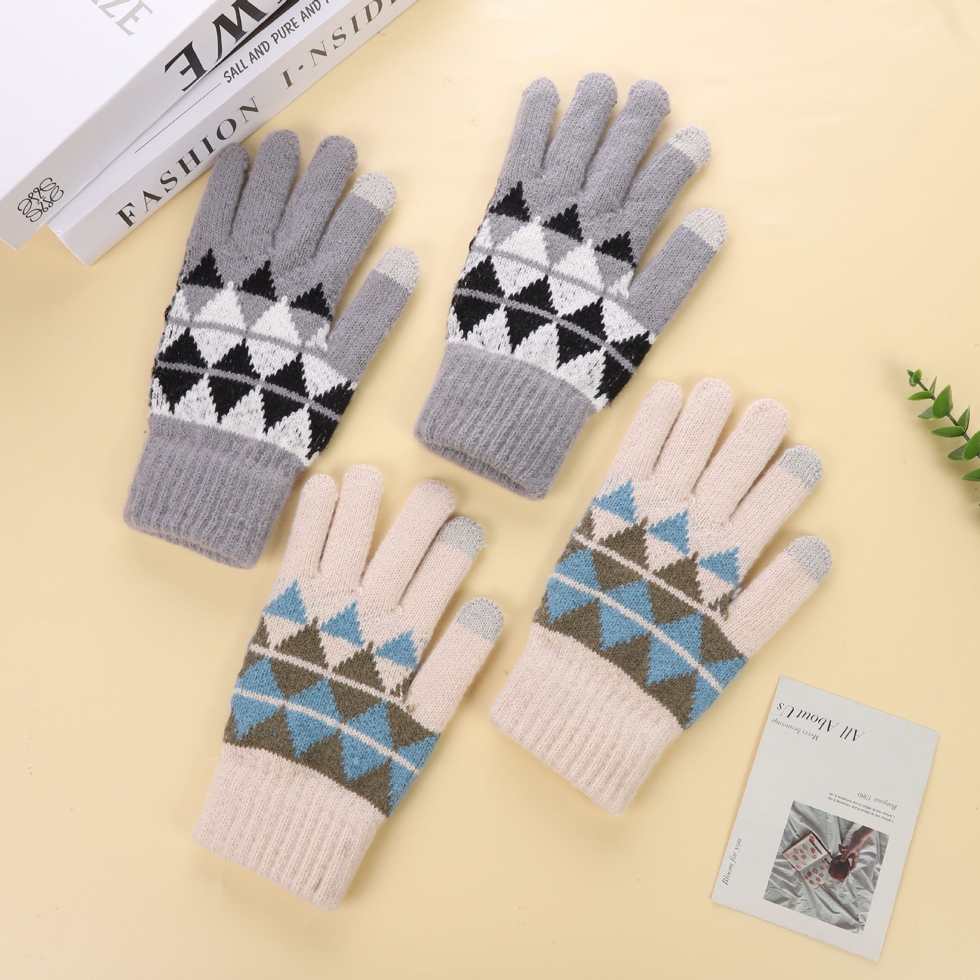 Winter new warm non-slip thick wool gloves factory knitted fashion jacquard gloves comfortable casual all-matching