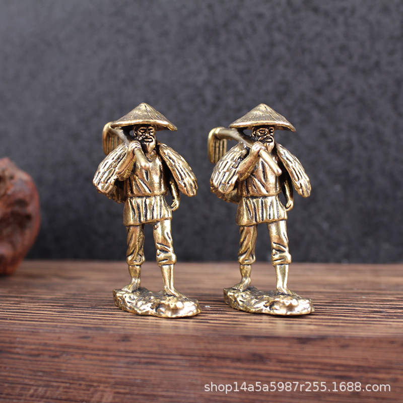 Brass coir raincoat old man desktop nostalgic ornaments pure copper plowing farmer home retro nostalgic decorative ornaments wholesale