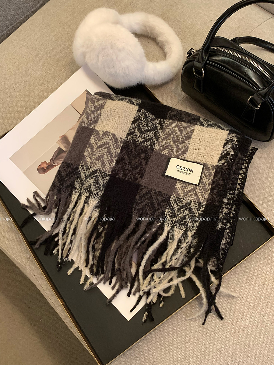 Picture of South Korea Designer New Plaid Tassel Scarf Women's Autumn and Winter Soft Warm Shawl High-end All-match Neck Fashion