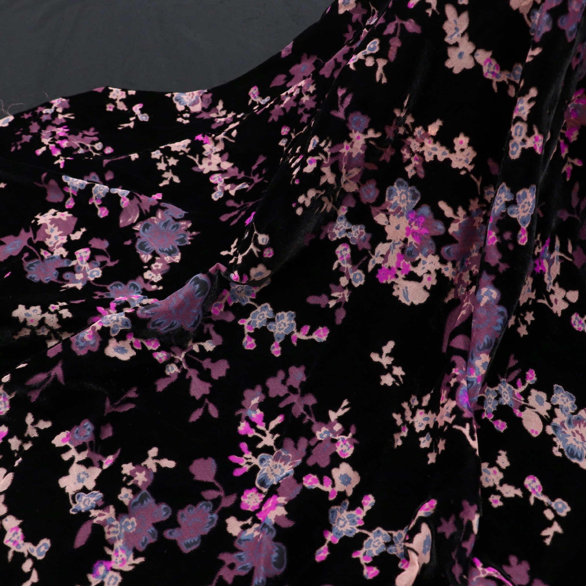Picture of Factory Wholesale Woven Velvet Brocade Viscose Printed Burnt Flower Velvet Fabric Nightgown Dress Cheongsam