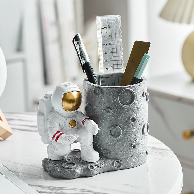 Modern Simple Astronaut Pen Holder Student Office Desktop Creative Decoration Teacher's Day Gift Birthday Gift Male