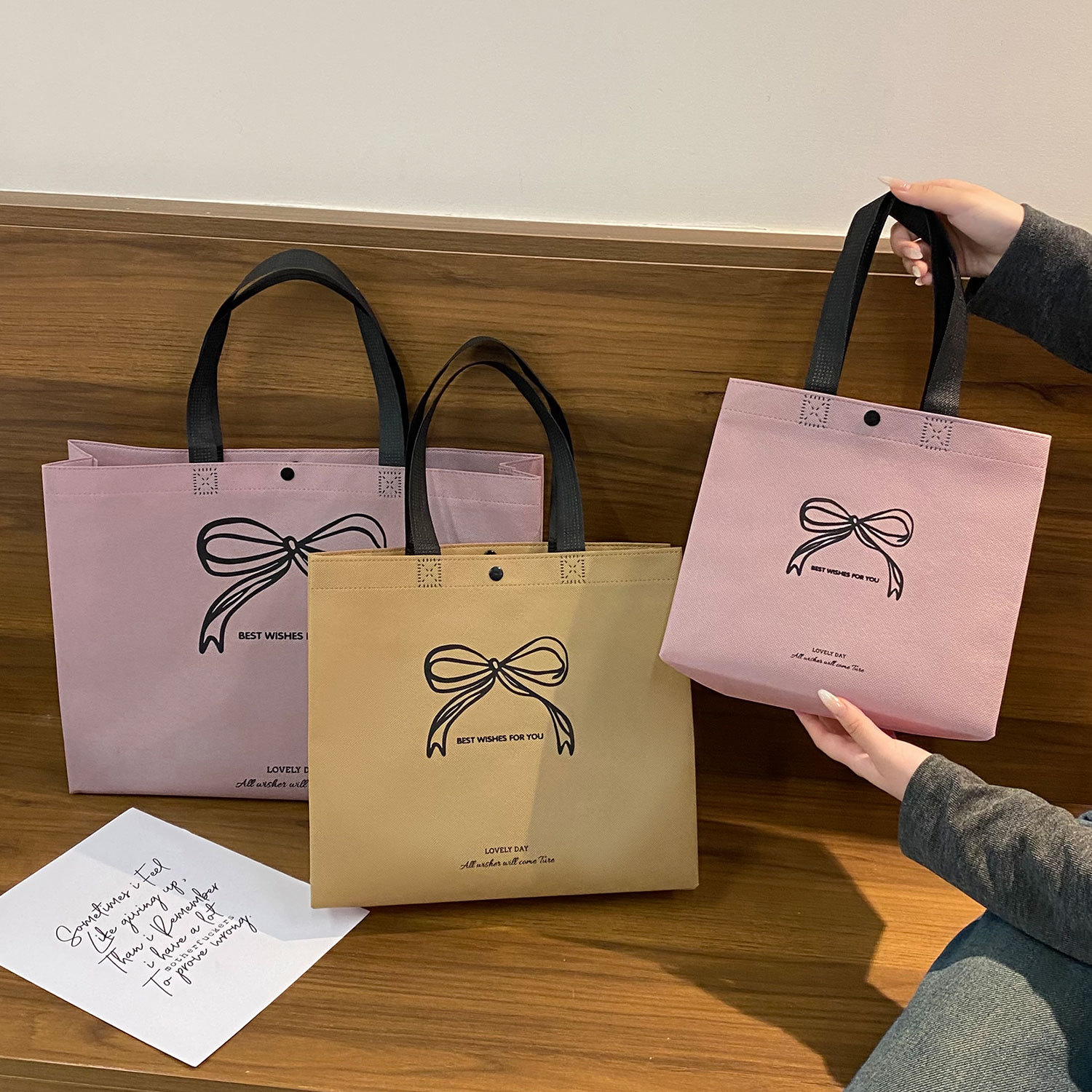 Non-woven clothing store handbag women's gift packaging gift bag shopping bag clothes packing belt wholesale in stock