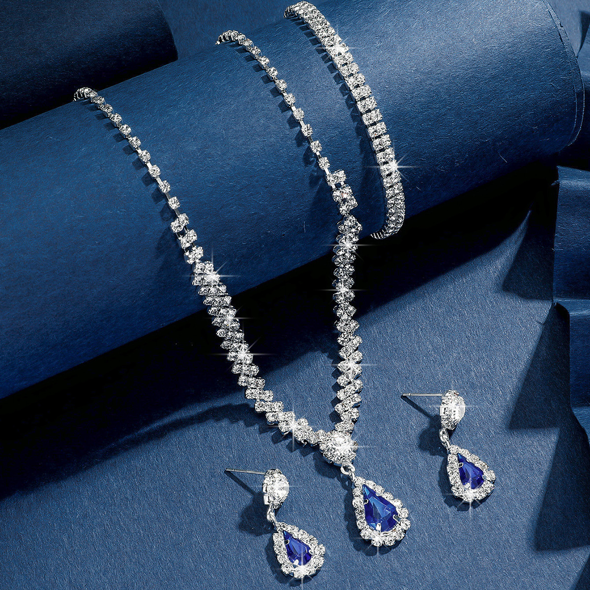Picture of Wedding Accessories suit Women Earrings Necklace Bracelet Three-piece Bridal Jewelry suit Luxury High-end Accessories