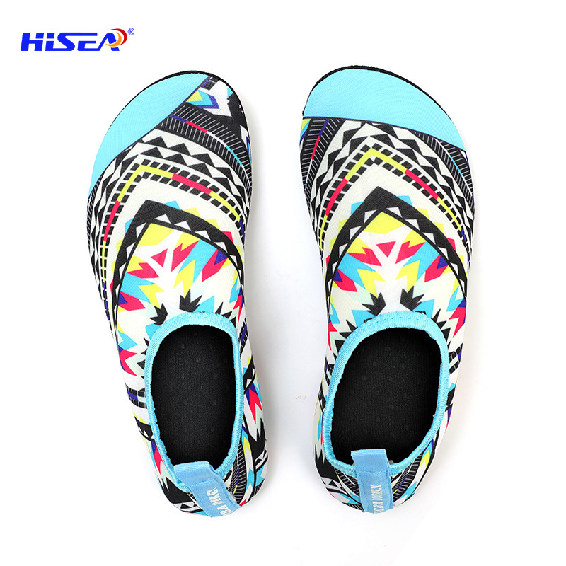 Picture of Snorkeling Quick-drying Swimming Skin-sticking Shoes for Boys and Girls Anti-slip Anti-cutting Wading Shoes Diving Outdoor Beach Socks Shoes