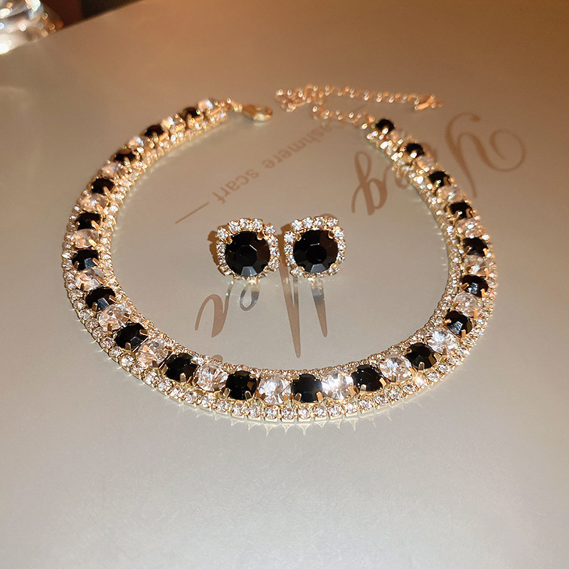 Picture of European and American light luxury high-end zircon jewelry suit necklace niche retro clavicle chain fashion Joker jewelry wholesale