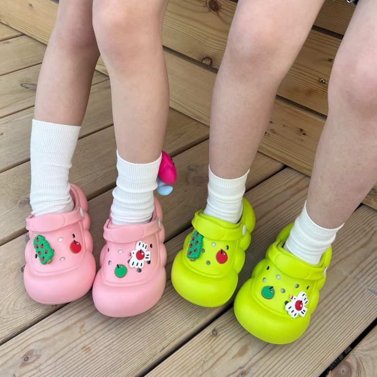 Picture of EVA Children's Slippers Hole Shoes Breathable Summer Wear-resistant Deodorant Sandals Children's Sandals Cartoon Children's Slippers
