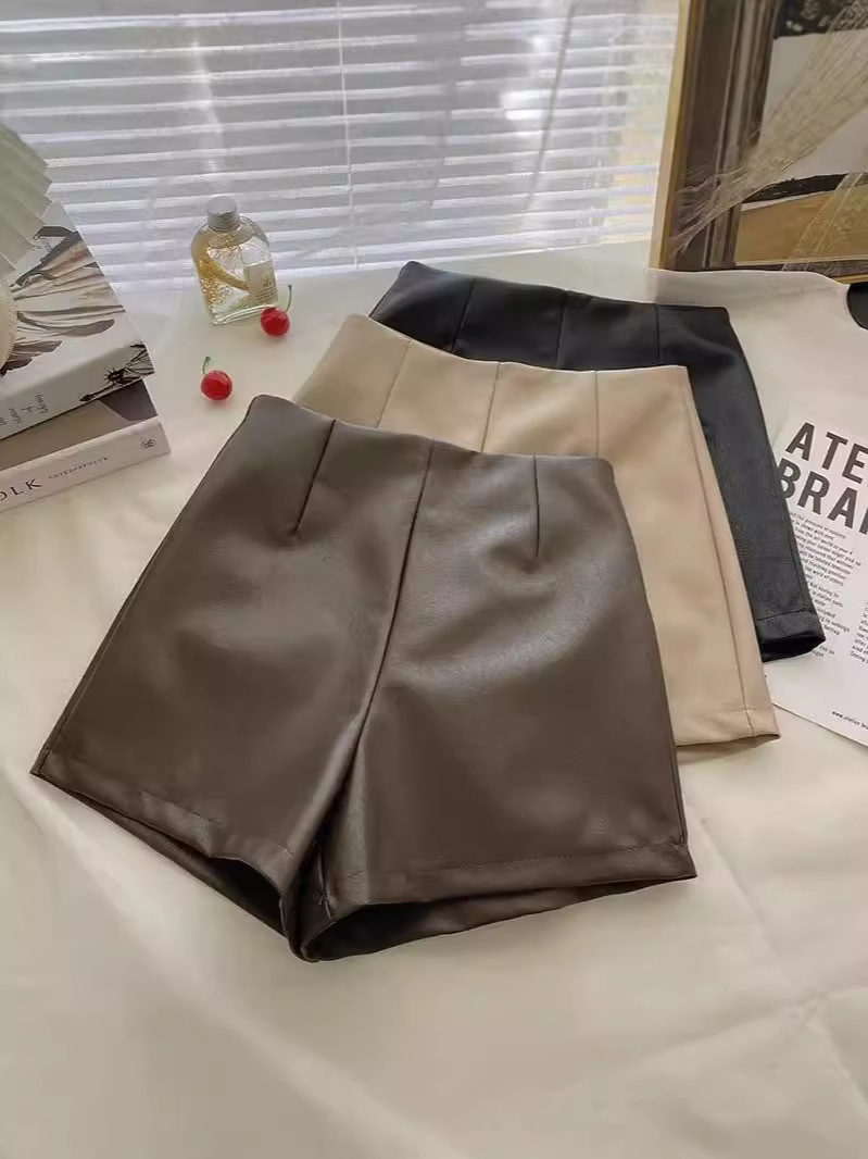 Black Leather Bag Hip Shorts Women's 2024 Autumn and Winter Tight Slimming Stretch Sexy Dancing Hot Pants PU Leather Outer Wearing Boots Pants