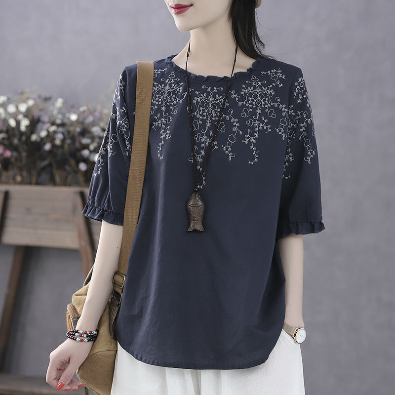 Picture of 2025 Summer Clothes for Middle-Aged Women, Fashionable Summer Loose Large Size Mother's Wear T-Shirts, Women's Age-Reducing Lace Tops, Small Shirts