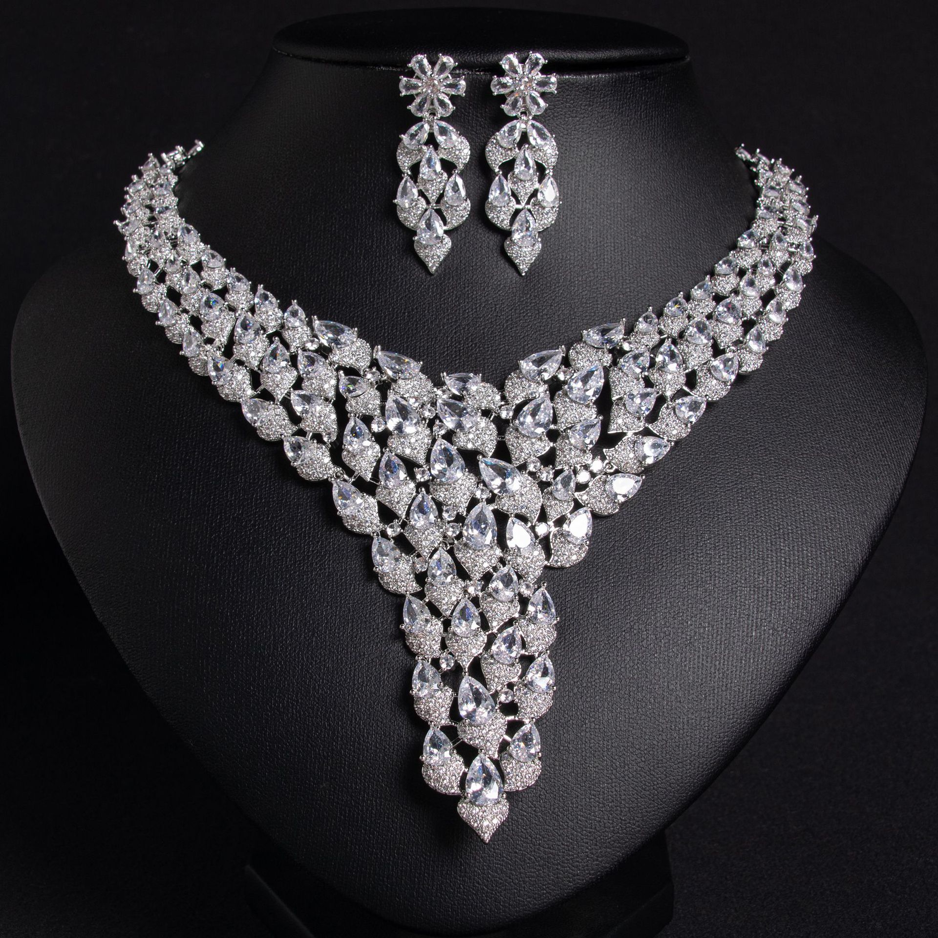 European and American New Hip Hop Full Diamond Exaggerated Necklace Earrings Luxury Atmosphere Fashion Bridal Dress Jewelry suit