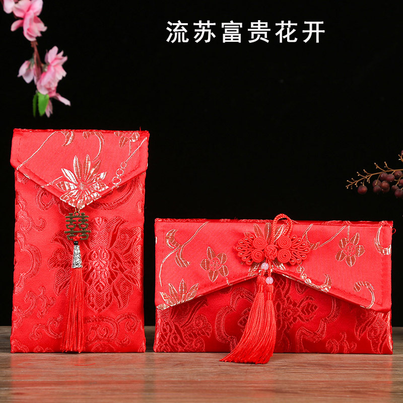 Picture of Brocade Fabric 10,000 Yuan Red Envelope Bag Wholesale Engagement Gift Wedding Tea Ceremony 10,000 Yuan Modified Lipstick Bag Wedding Velvet Red Envelope