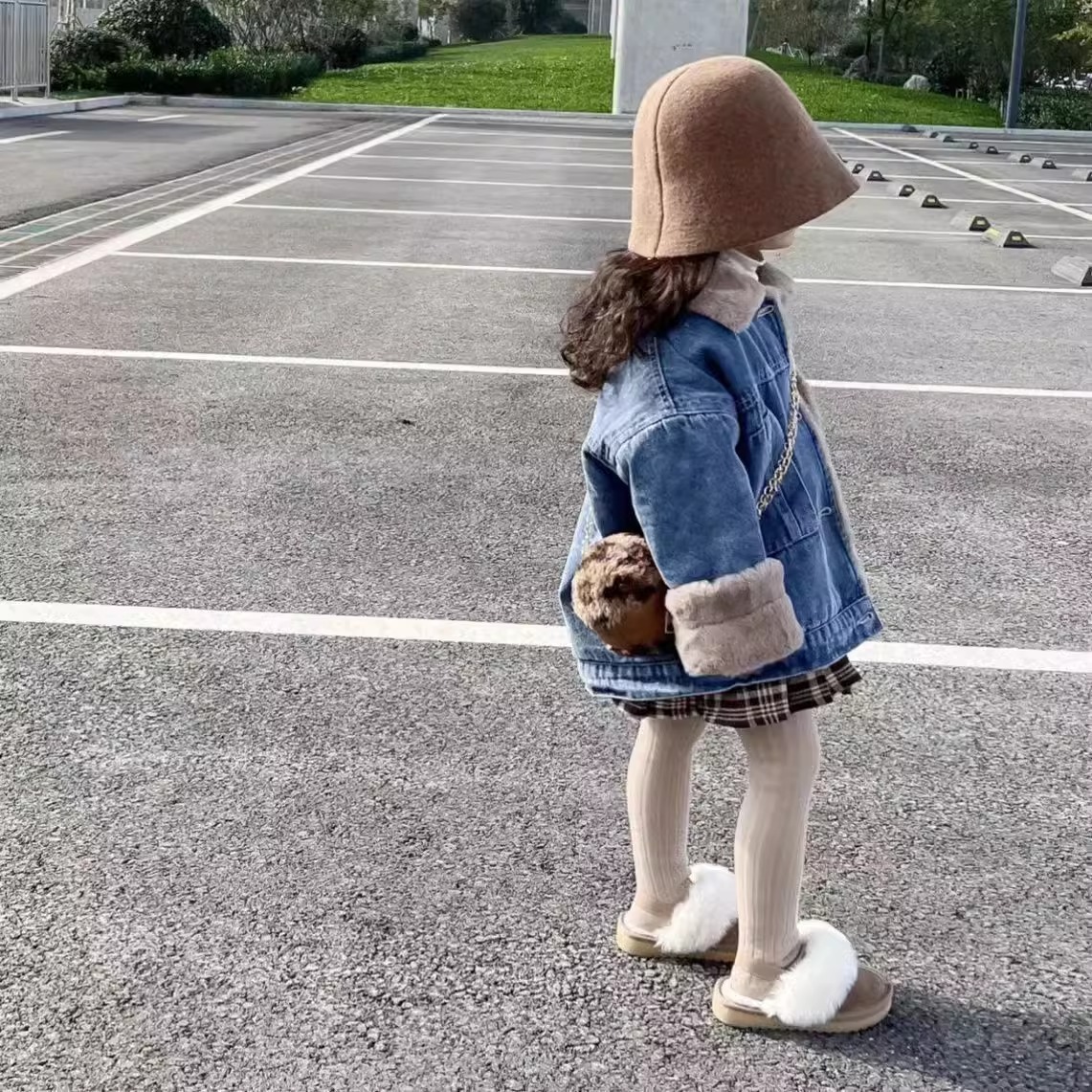 Picture of Children's Korean-style Denim coat 2023 Winter new baby girls' lapel mid-length thickened warm fashionable top