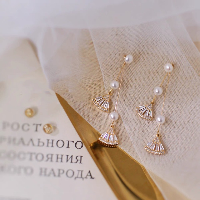 Picture of Advanced Sense Design Natural Freshwater Pearl Earrings 925 Silver Needle Delicate Zirconium Fan Super Flash Earrings Female Temperament