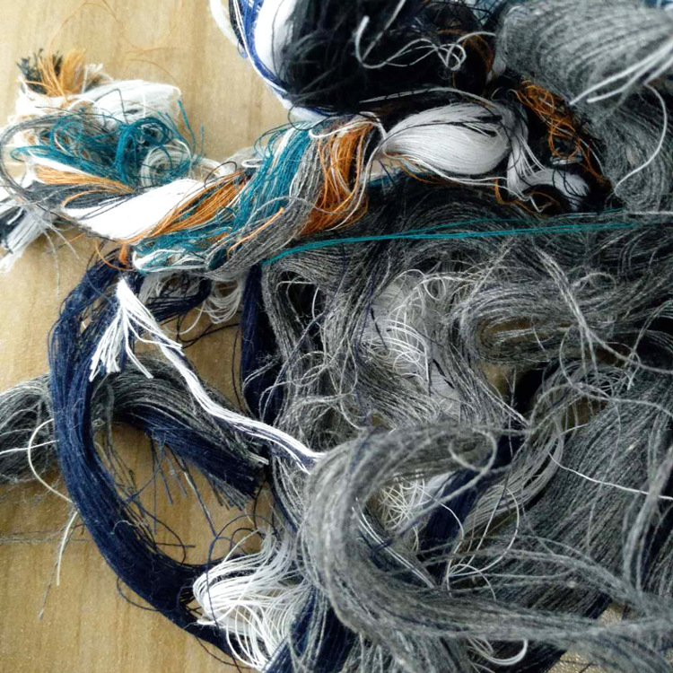 Picture of Colored Machine Wiping Yarn, Pure Cotton Recycled Yarn, Long-Staple Cotton Yarn, Industrial Waste Yarn, Water-Absorbing and Oil-Absorbing Regenerated Industrial Oil-Wiping Cotton Yarn