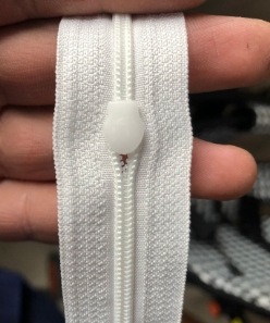 Picture of In stock bleached No. 3 quilt cover zipper double-headed home textile quilt cover pillow zipper factory wholesale white zipper finished product